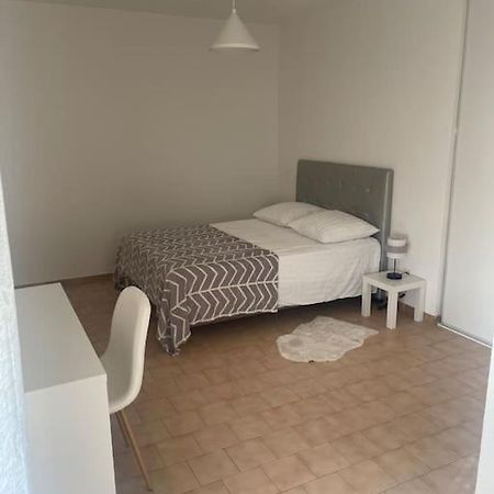 Appartement A 100 M De La Gare Port-de-Bouc Kültér fotó