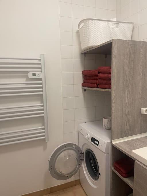 Appartement A 100 M De La Gare Port-de-Bouc Kültér fotó