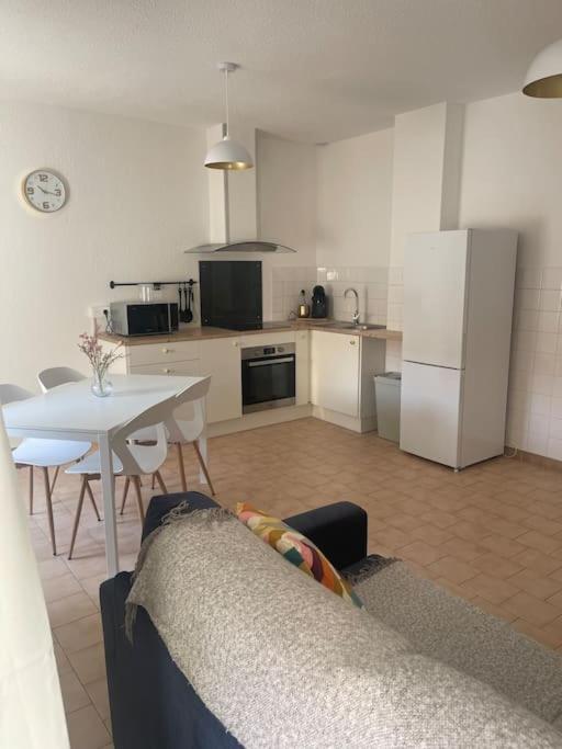 Appartement A 100 M De La Gare Port-de-Bouc Kültér fotó