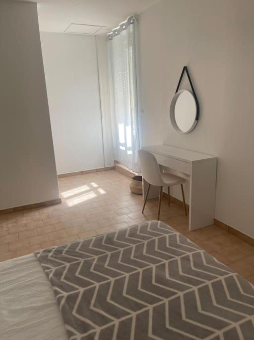 Appartement A 100 M De La Gare Port-de-Bouc Kültér fotó